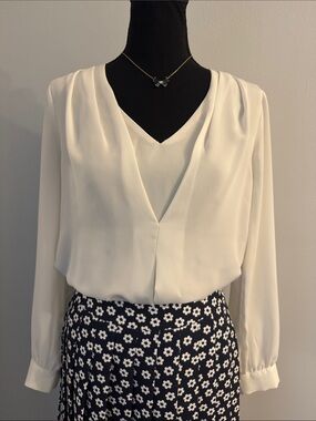 Elle Cream V-Neck Long Sleeve Blouse